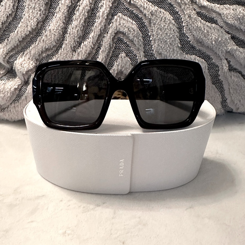 Prada SPR 21X 51 19 1AB 5Z1 140 3P Black and polarized.